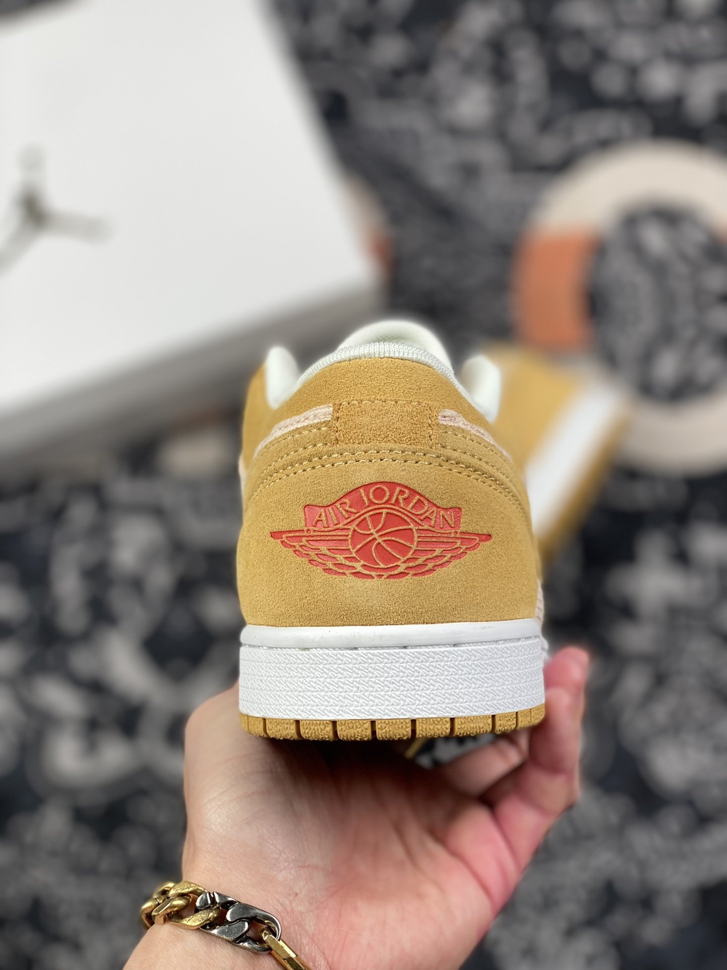 240 新版升级 Air Jordan 1 Low SE “Corduroy” 卡其色 DH7820-700