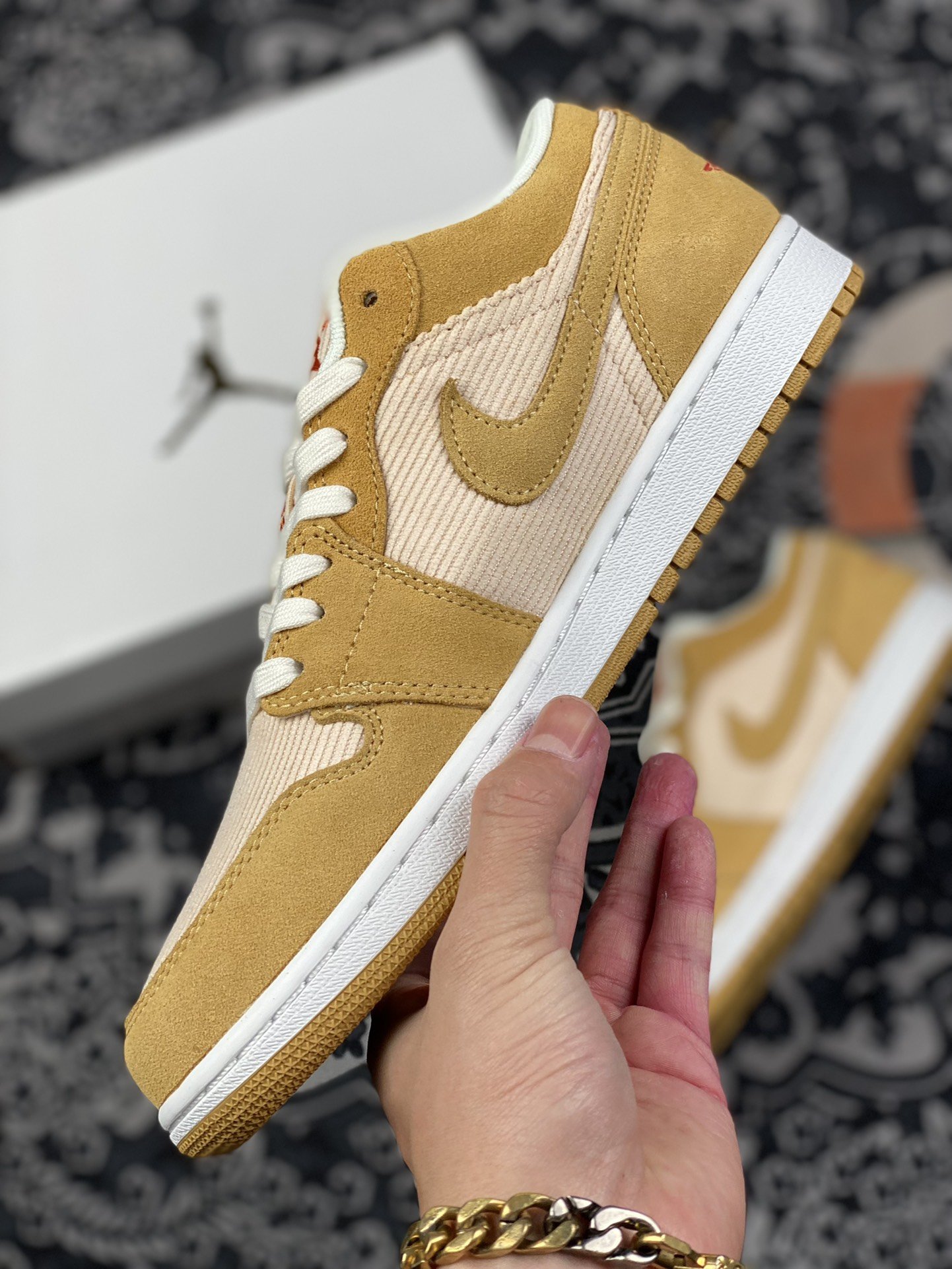 240 新版升级 Air Jordan 1 Low SE “Corduroy” 卡其色 DH7820-700