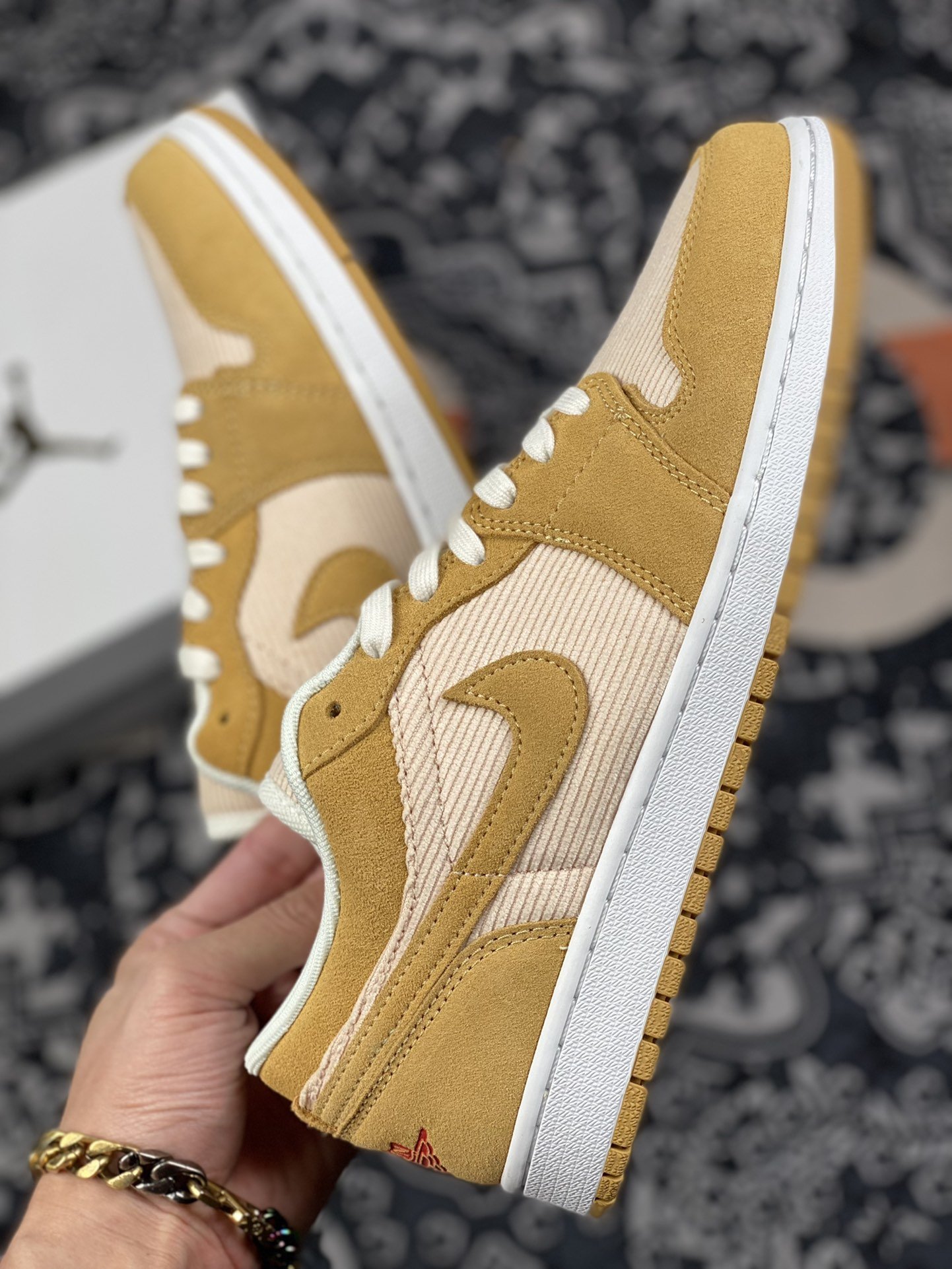 240 新版升级 Air Jordan 1 Low SE “Corduroy” 卡其色 DH7820-700