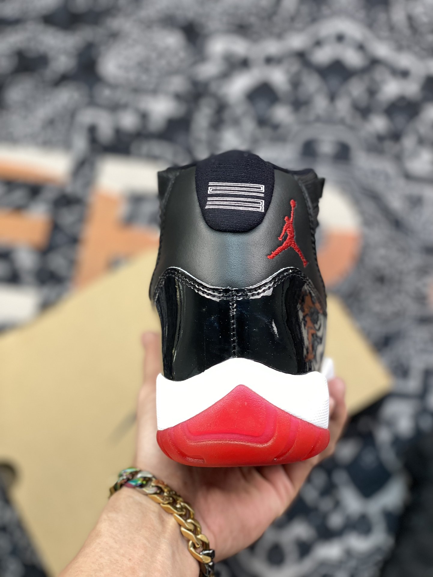 200 Air Jordan 11 Bred 季后赛 2019款经典复刻黑红 378037-061