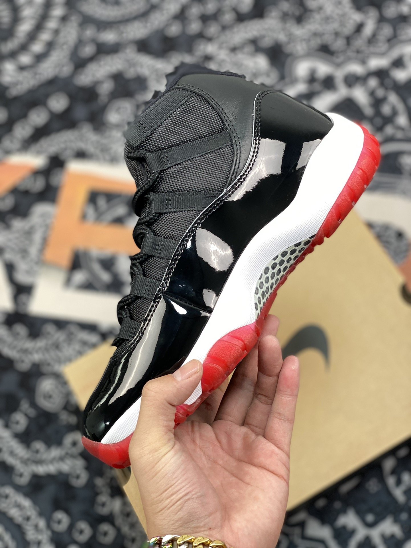 200 Air Jordan 11 Bred 季后赛 2019款经典复刻黑红 378037-061