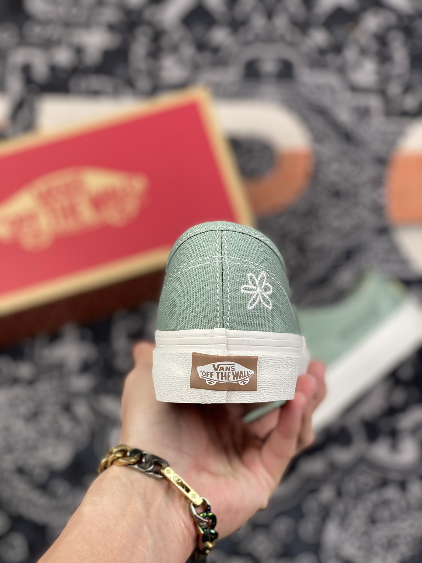 150 vans 灰绿色趣味电绣图案Authentic低帮板鞋运动鞋 VN0A5KRDST