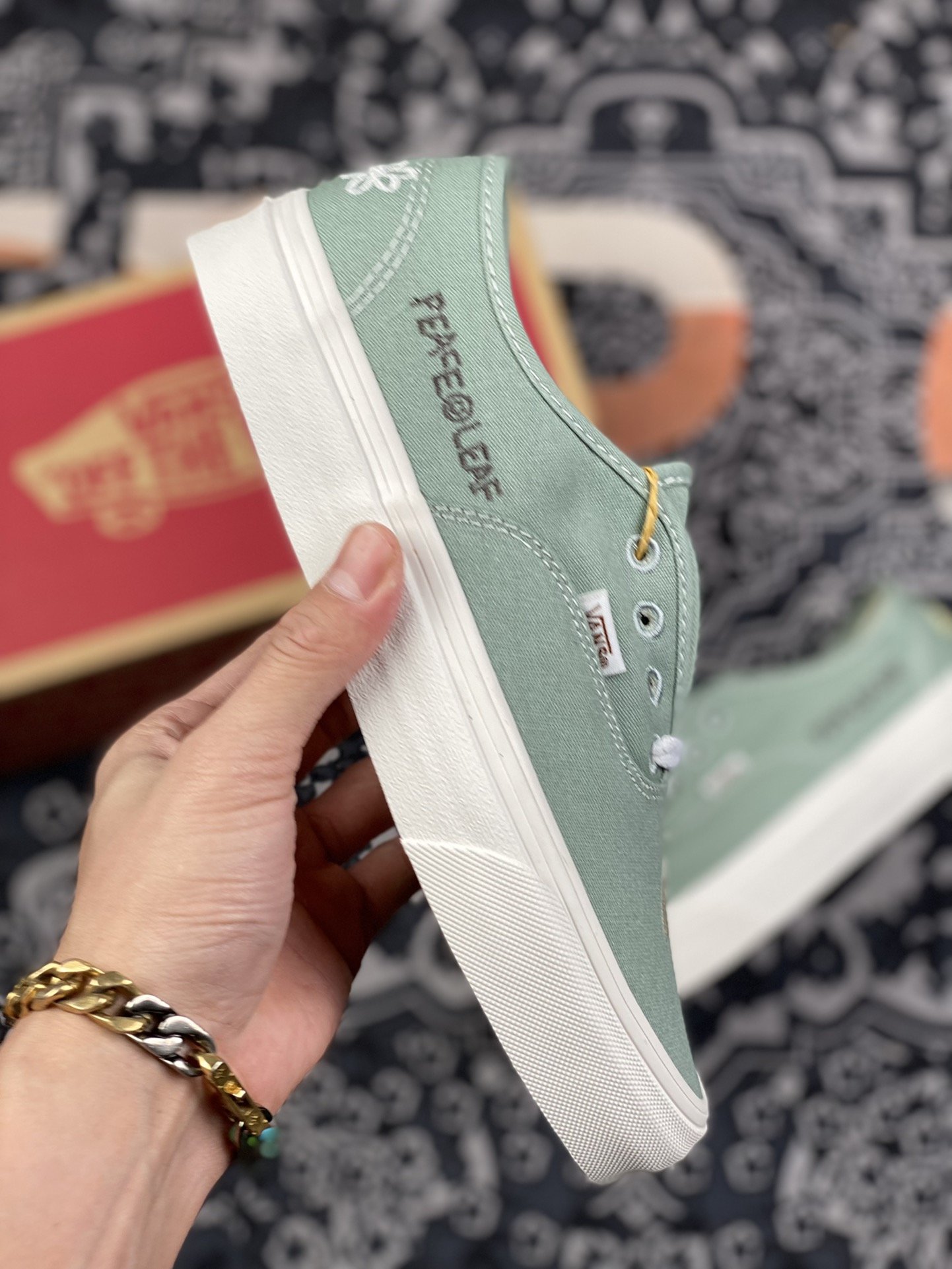 150 vans 灰绿色趣味电绣图案Authentic低帮板鞋运动鞋 VN0A5KRDST