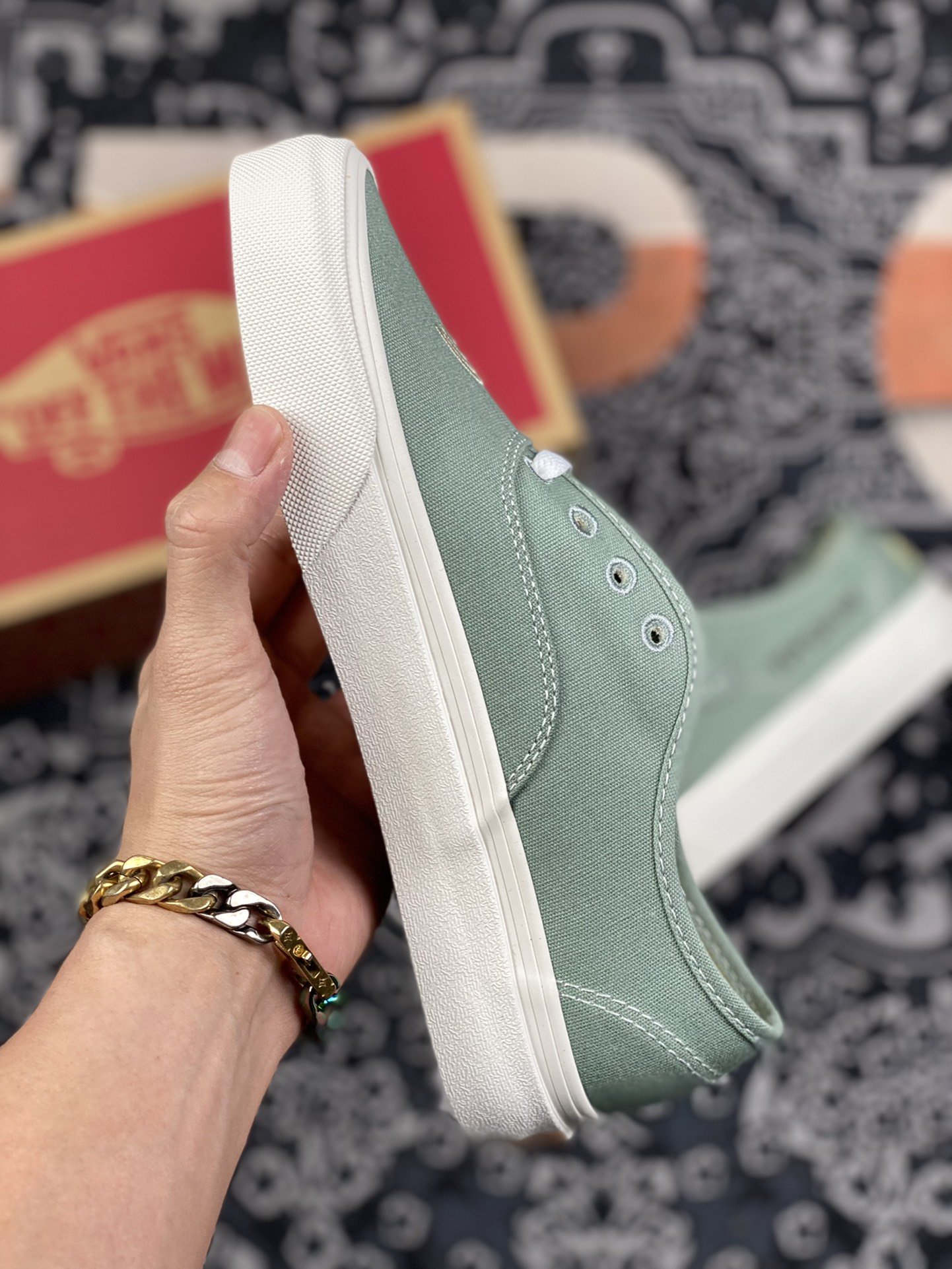 150 vans 灰绿色趣味电绣图案Authentic低帮板鞋运动鞋 VN0A5KRDST