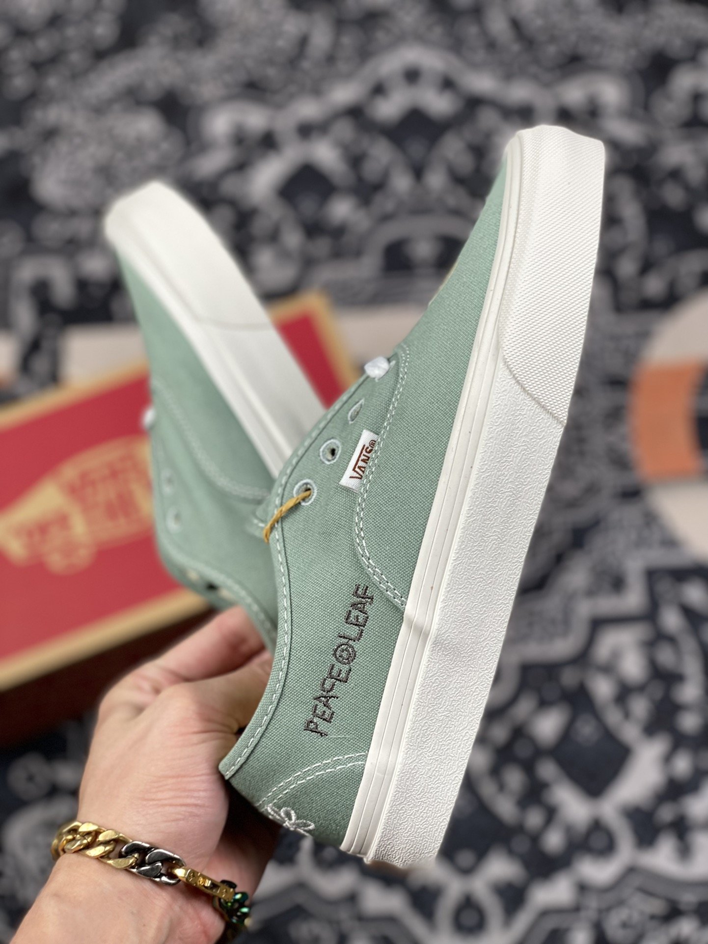 150 vans 灰绿色趣味电绣图案Authentic低帮板鞋运动鞋 VN0A5KRDST