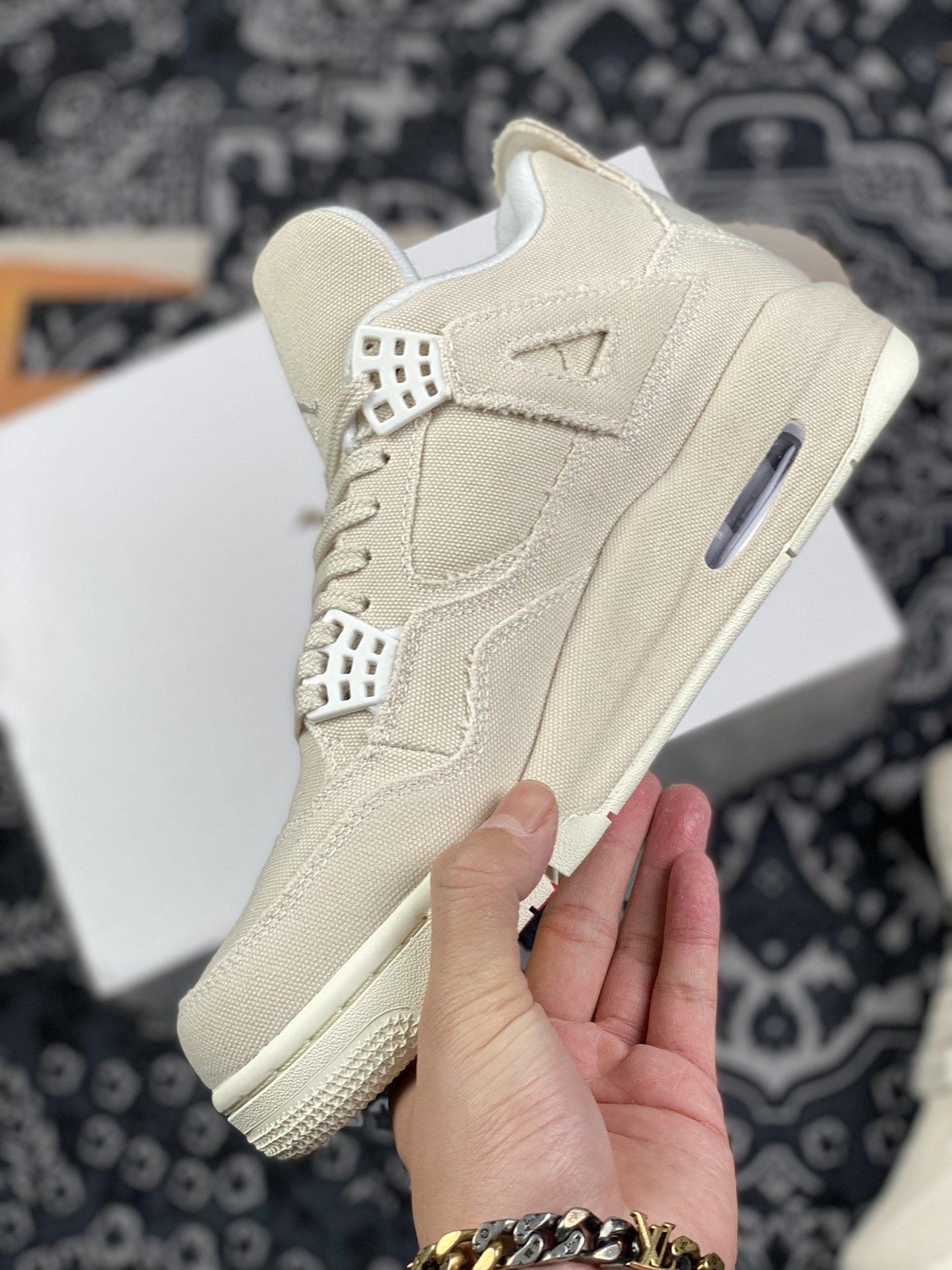 350 Air Jordan 4 WMNS “Canvas” 帆布 「小 Levis」 整体采用 Sail 帆白配色构建鞋身DQ4909-100