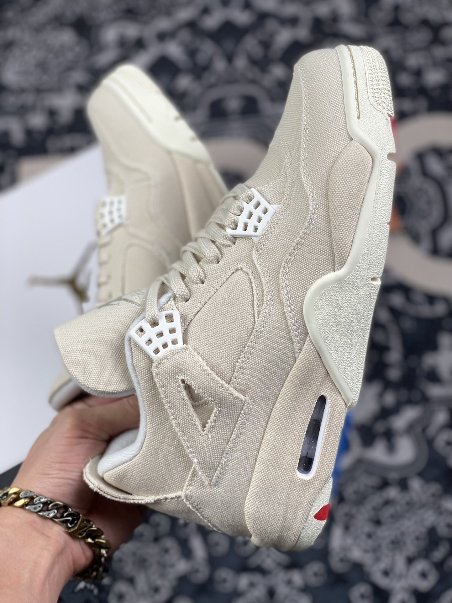 350 Air Jordan 4 WMNS “Canvas” 帆布 「小 Levis」 整体采用 Sail 帆白配色构建鞋身DQ4909-100