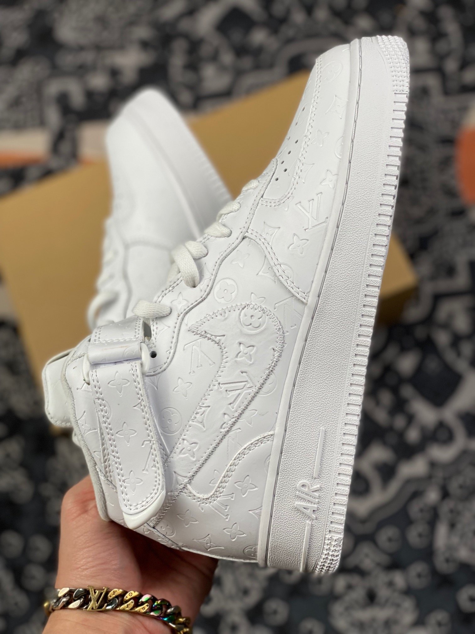 240 lV x Nike Air Force 1 Mid 纯白印花CQ2319-100