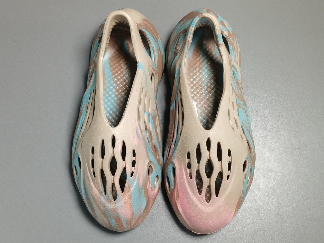 蓝褐粉  YEEZY Foam Runner 椰子洞洞鞋 GY3969