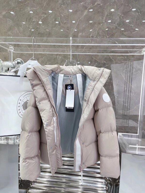 柔粉色 Canada Goose FW21 Pastel 系列 Junction 白标派克连帽羽绒服 2602LB1-856