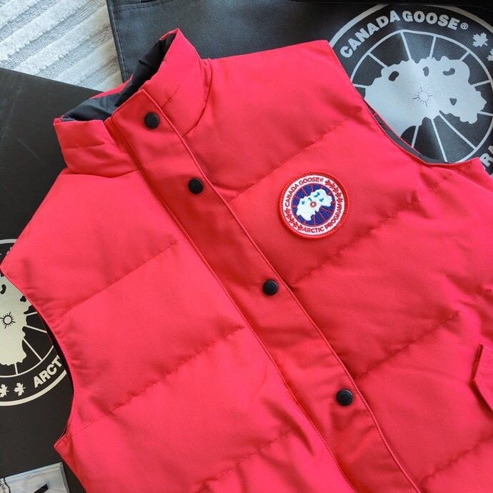 红色 Canada Goose Freestyle 加拿大鹅 女款羽绒马甲